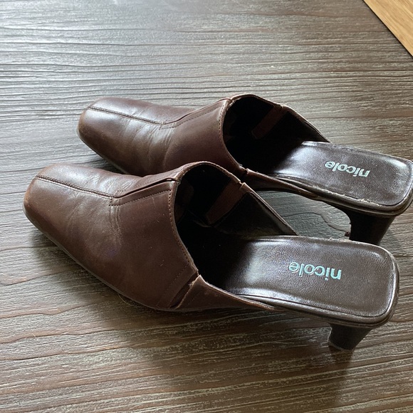 Nicole muley’s in size 7 1/2 leather upper made in Brazil. - Picture 4 of 8